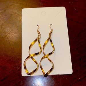 Metal gold twisted earrings